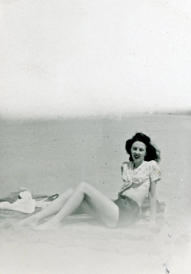 Beach Life in the 1940s Through These Fascinating Vintage Photos