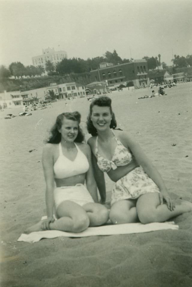 Beach Life in the 1940s Through These Fascinating Vintage Photos