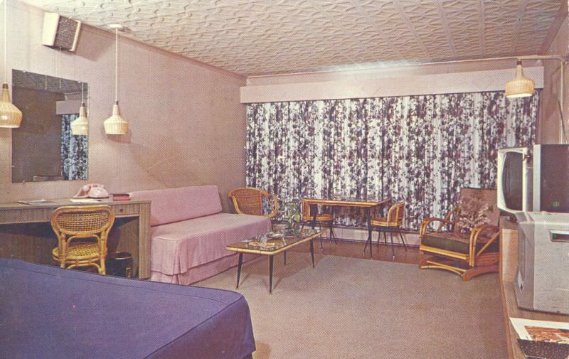 Hawaiian Gardens Resort Motel, Holly, Michigan