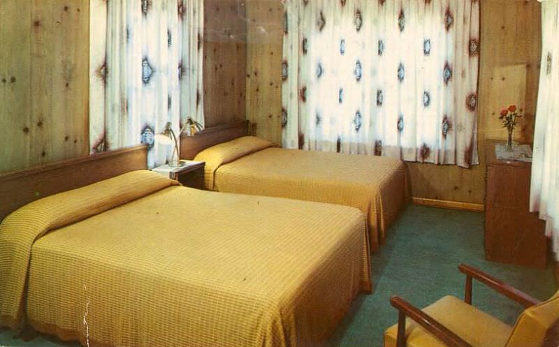 Hotel room with 2 beds at the Hy-Sa-Na Lodge in Ferndale, New York