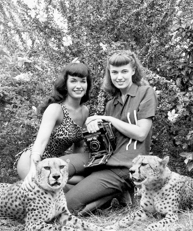 Bunny Yeager and Bettie Page, 1954