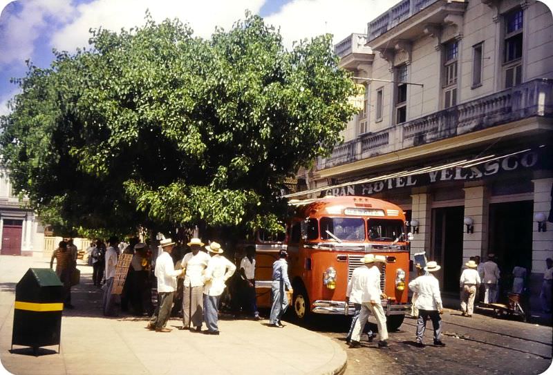 Havana bus, Cuba, 1950