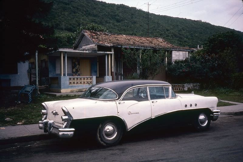 A 1955 Buick Special parked in front of a single-story residence off Via Blanca, near Varadero.