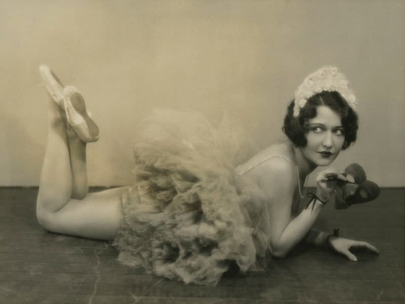 Dorothy Sebastian: The Jazz Age Beauty Through the Lens of Ruth Harriet Louise