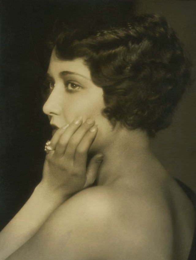 Dorothy Sebastian: The Jazz Age Beauty Through the Lens of Ruth Harriet Louise