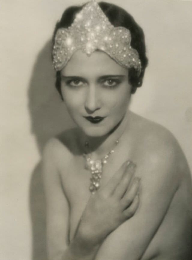 Dorothy Sebastian: The Jazz Age Beauty Through the Lens of Ruth Harriet Louise