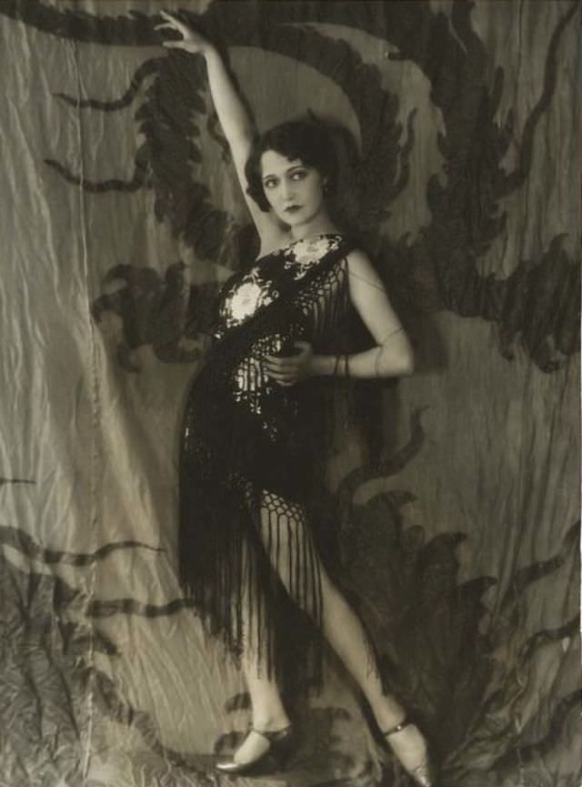 Dorothy Sebastian: The Jazz Age Beauty Through the Lens of Ruth Harriet Louise