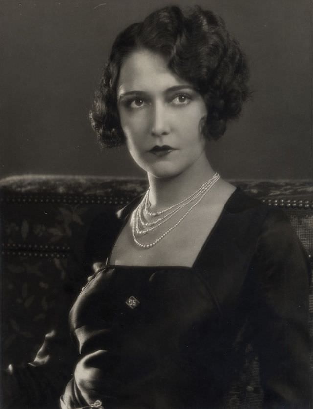 Dorothy Sebastian: The Jazz Age Beauty Through the Lens of Ruth Harriet Louise