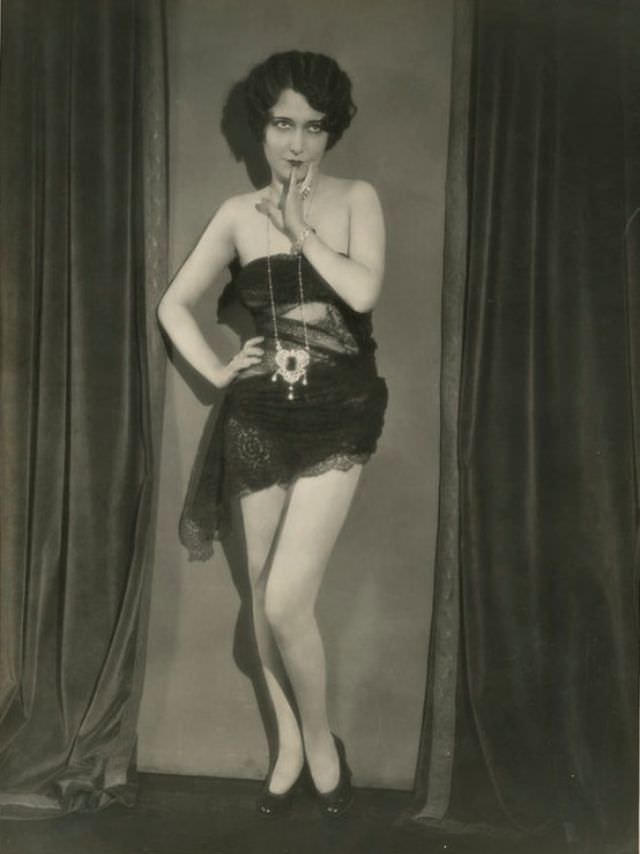 Dorothy Sebastian: The Jazz Age Beauty Through the Lens of Ruth Harriet Louise