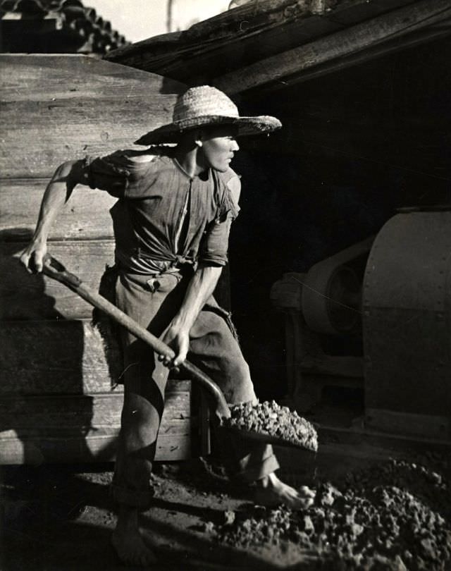 Man with straw hat, Cuba, 1933