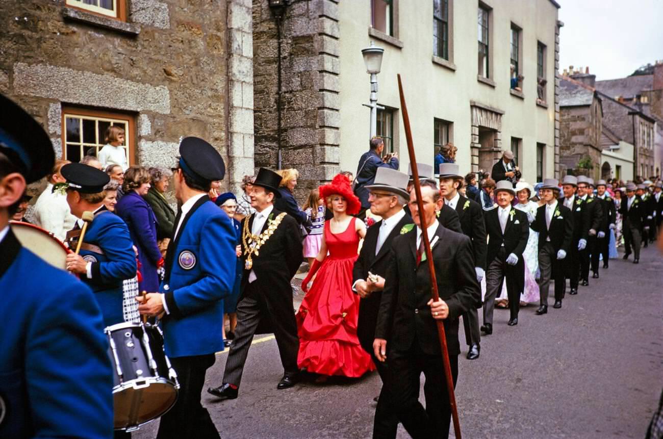 Flora Day, Crowds watch couples led by mayor parade for the Furry dance in the streets of the town