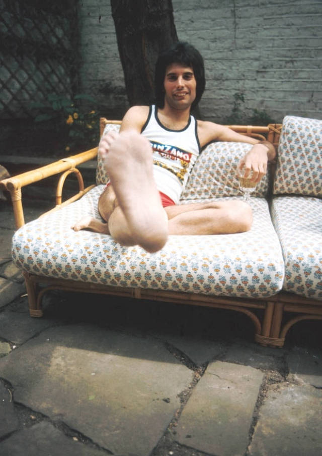 Freddie Mercury's 1977 Kensington Home: A Look into His Private Life