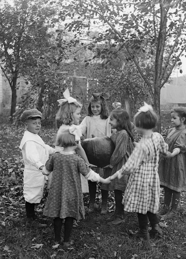 Children playing pumpkin ring toss, 1925.
