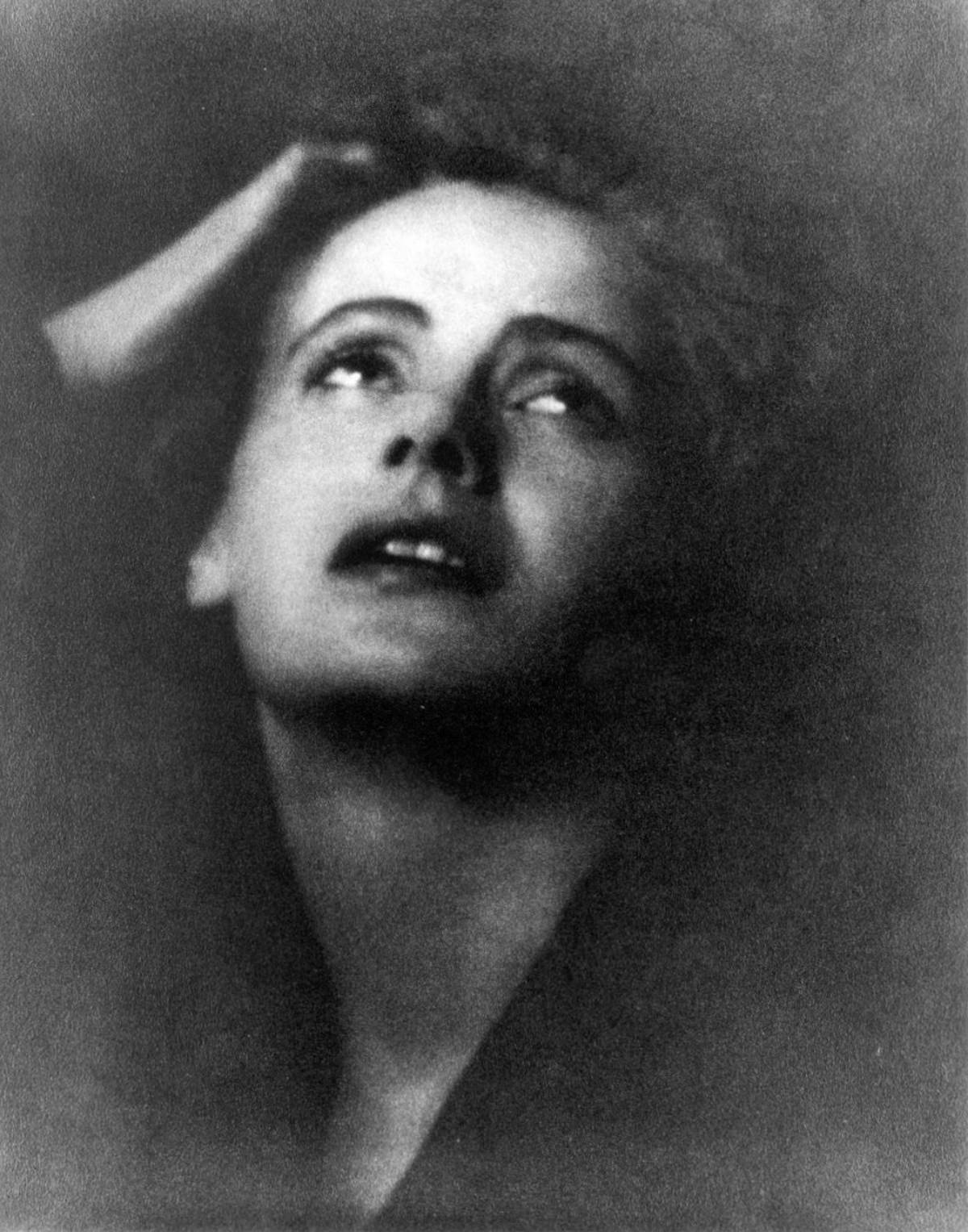 Arnold Genthe's Timeless Portraits of Greta Garbo, 1925: An Intimate Look at a Legend