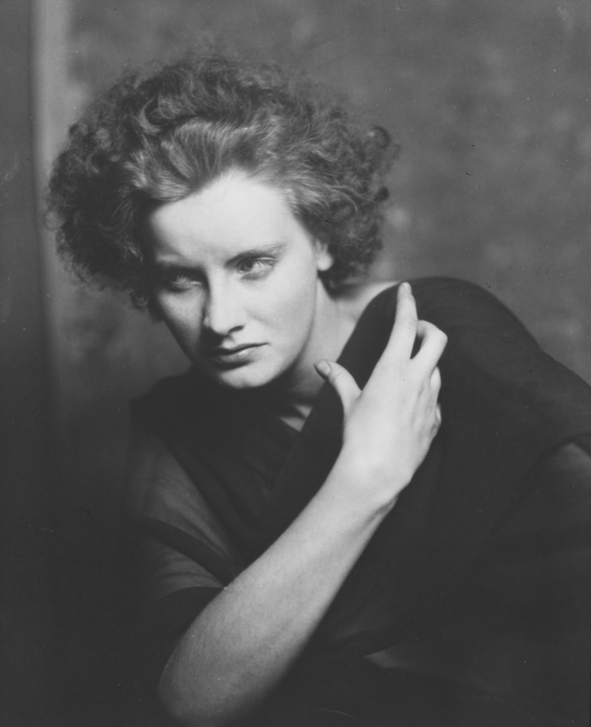 Arnold Genthe's Timeless Portraits of Greta Garbo, 1925: An Intimate Look at a Legend