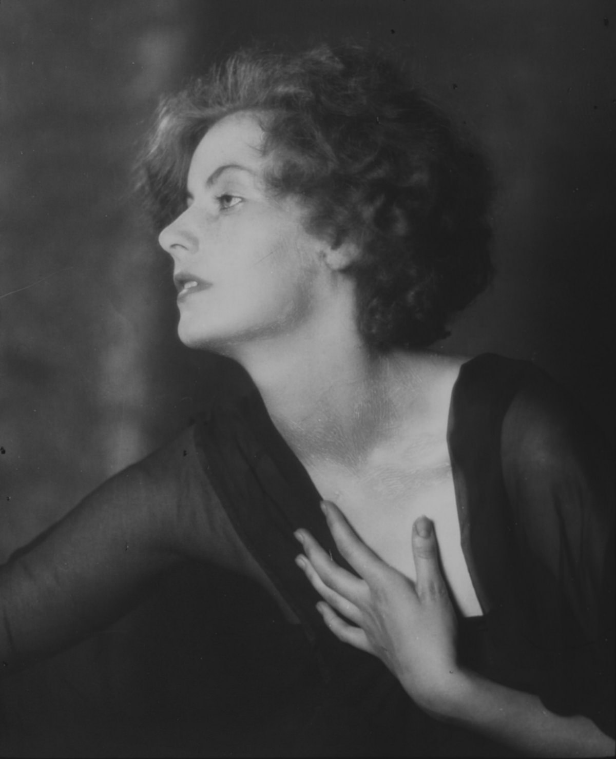 Arnold Genthe's Timeless Portraits of Greta Garbo, 1925: An Intimate Look at a Legend