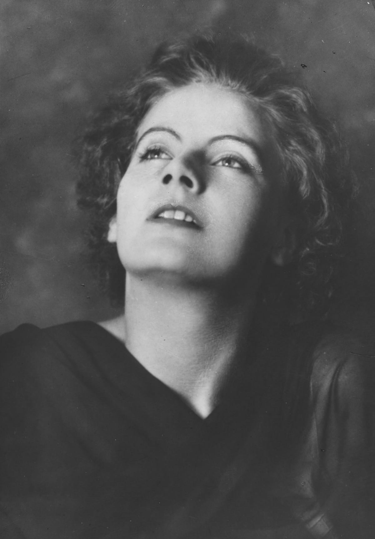 Arnold Genthe's Timeless Portraits of Greta Garbo, 1925: An Intimate Look at a Legend