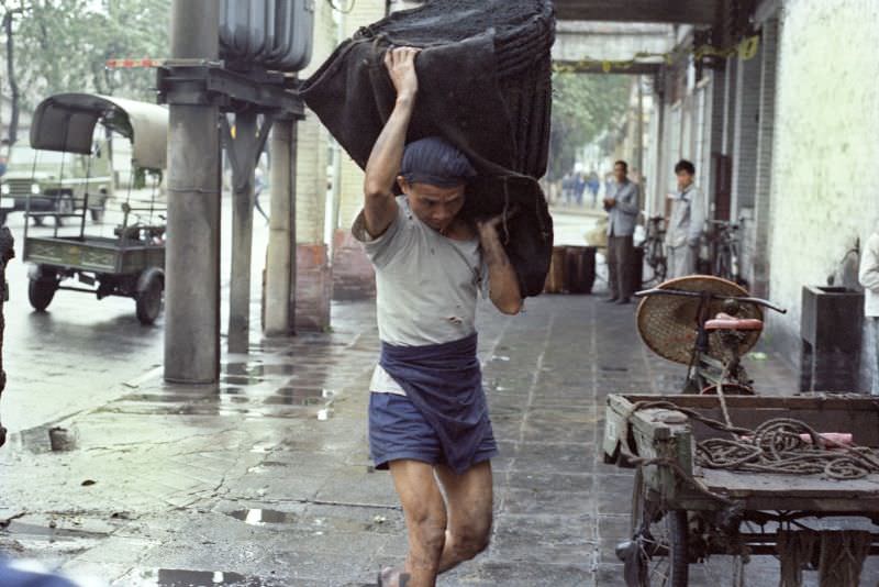 Guangzhou laborer, 1978