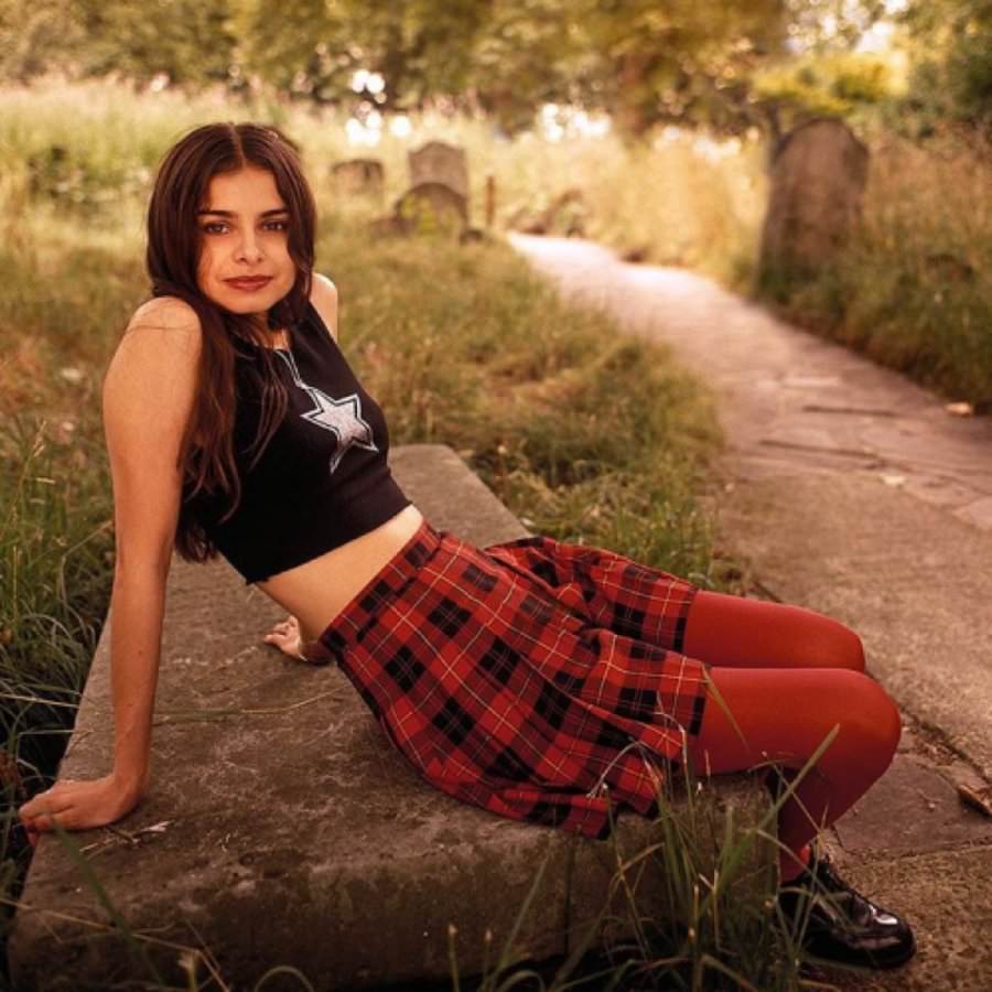 Fabulous Photos of Hope Sandoval of Mazzy Star in the 1990s