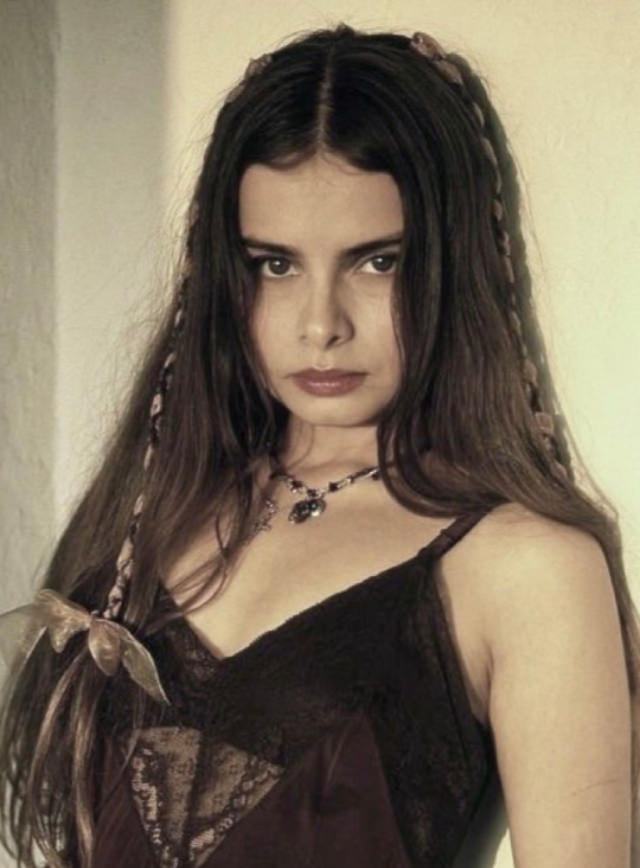 Fabulous Photos of Hope Sandoval of Mazzy Star in the 1990s