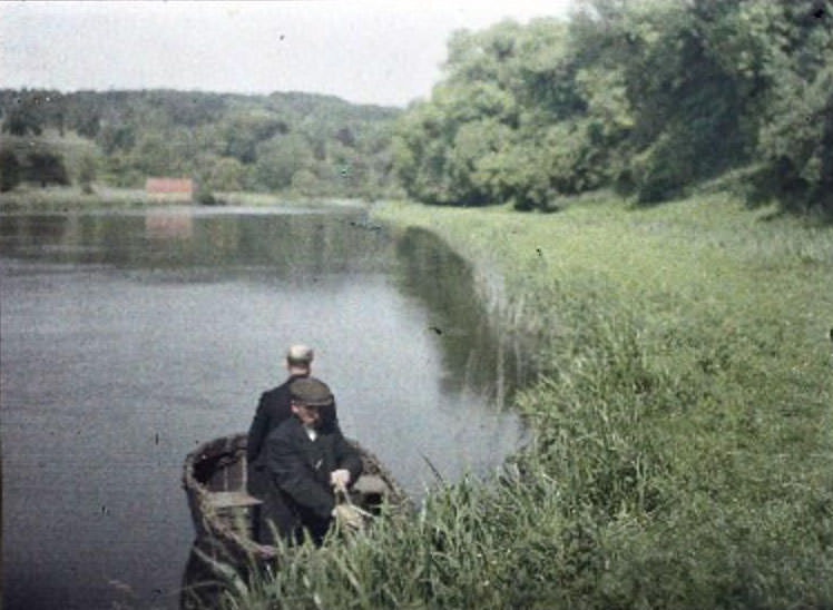 Two traditional coracles gently gliding on the Boyne River at Oldbridge, June 1913