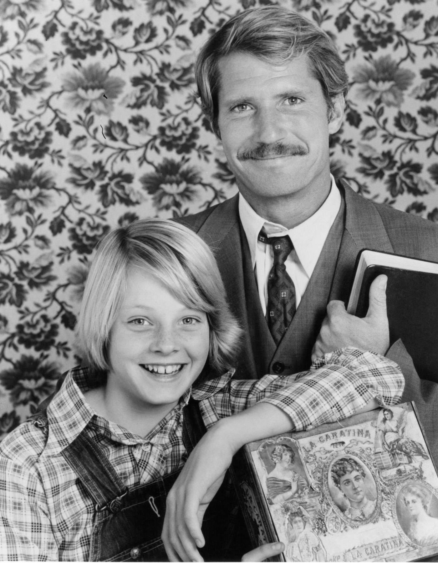 Jodie Foster and Christopher Connelly publicity portrait for 'Paper Moon', 1974.