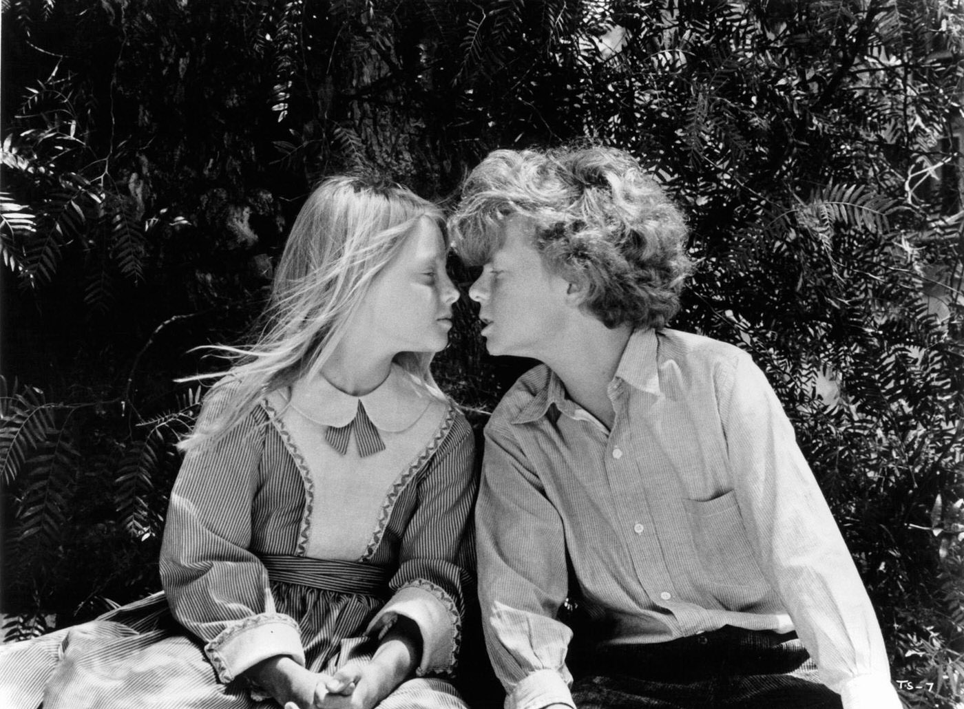 Jodie Foster and Johnny Whitaker about to kiss in 'Tom Sawyer', 1973.