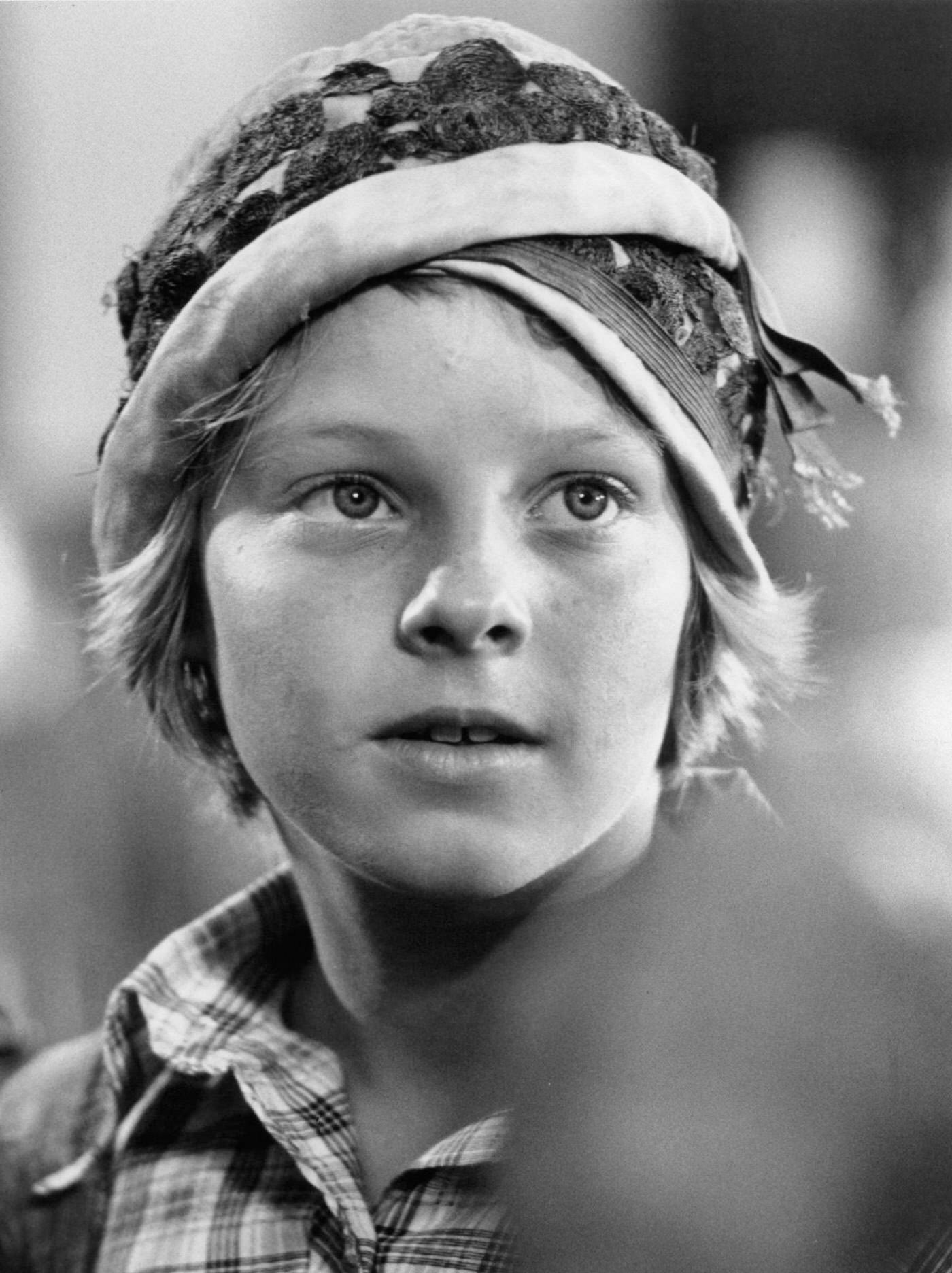 Jodie Foster looking left in a scene from 'Paper Moon', 1974.