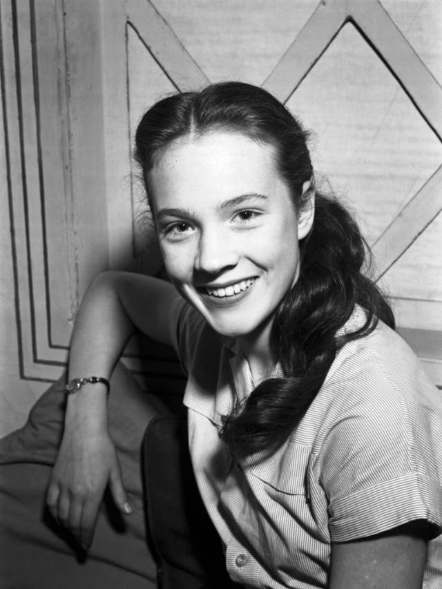 Rare and Heartwarming Childhood Photos of Julie Andrews