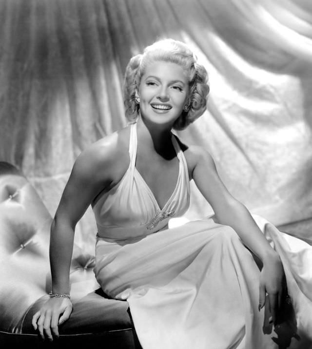 Silver Screen Beauty: Stunning Photos of Lana Turner during the Filming of 'Slightly Dangerous' (1943)