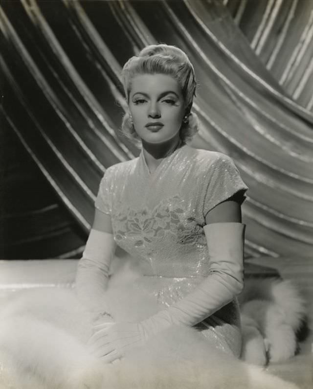 Silver Screen Beauty: Stunning Photos of Lana Turner during the Filming of 'Slightly Dangerous' (1943)