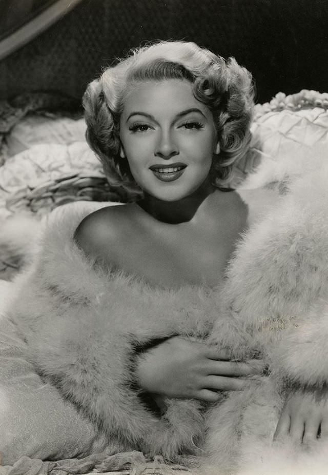 Silver Screen Beauty: Stunning Photos of Lana Turner during the Filming of 'Slightly Dangerous' (1943)