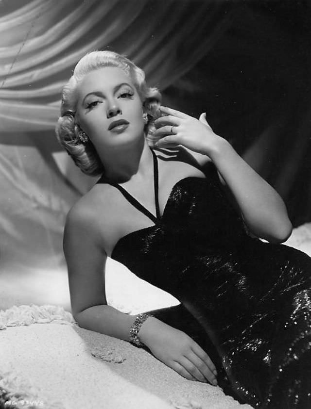 Silver Screen Beauty: Stunning Photos of Lana Turner during the Filming of 'Slightly Dangerous' (1943)