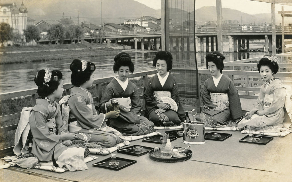 Drinking Kirin beer, 1920