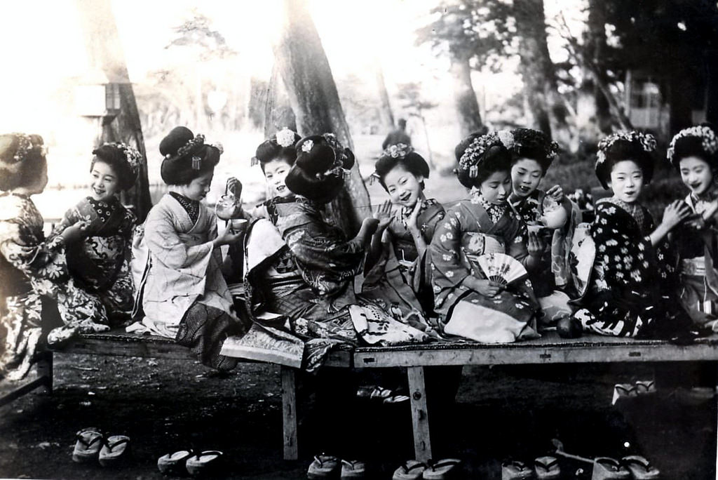 Maiko girls have an afternoon tea, 1920s