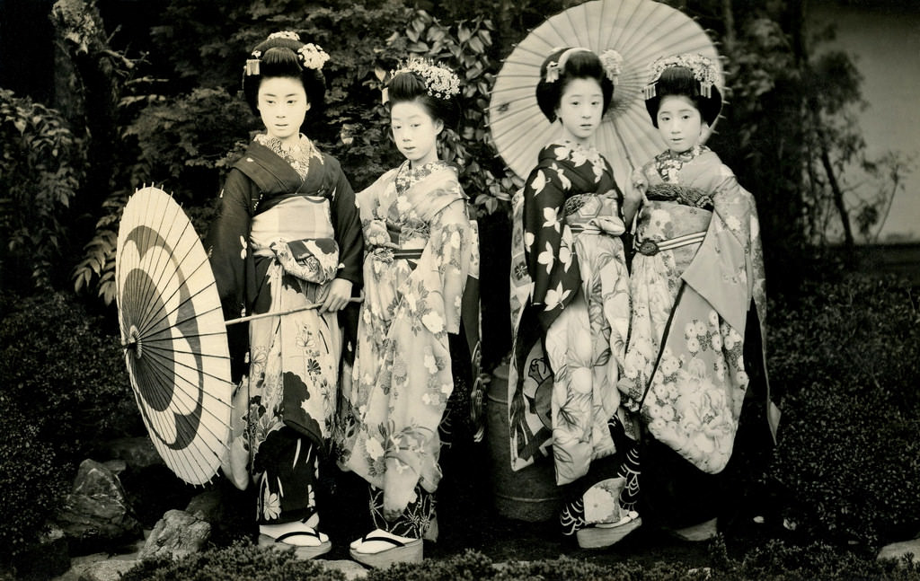 Maiko girls with umbrellas in the 1920s