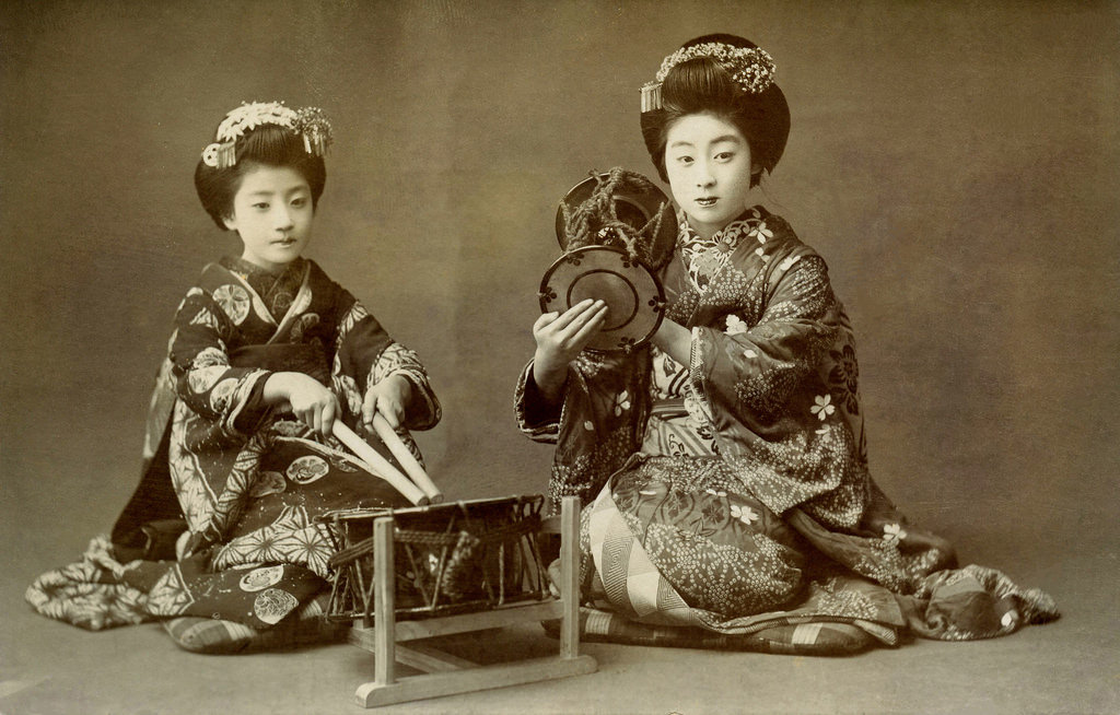 Playing the Taiko and the Kotsuzumi, 1910s