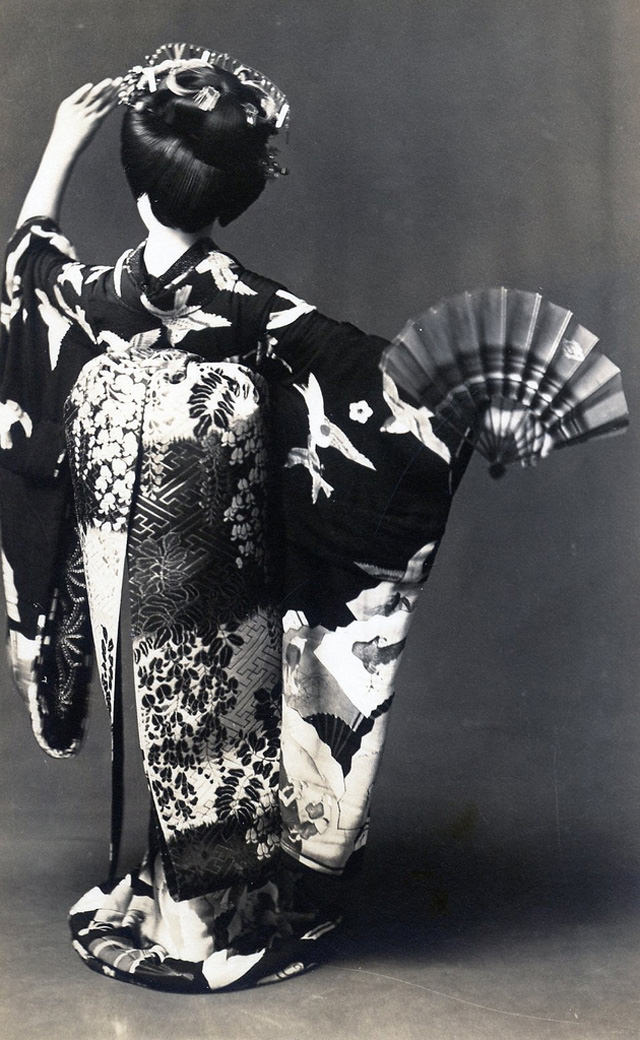 Wisteria obi dancing, 1920s