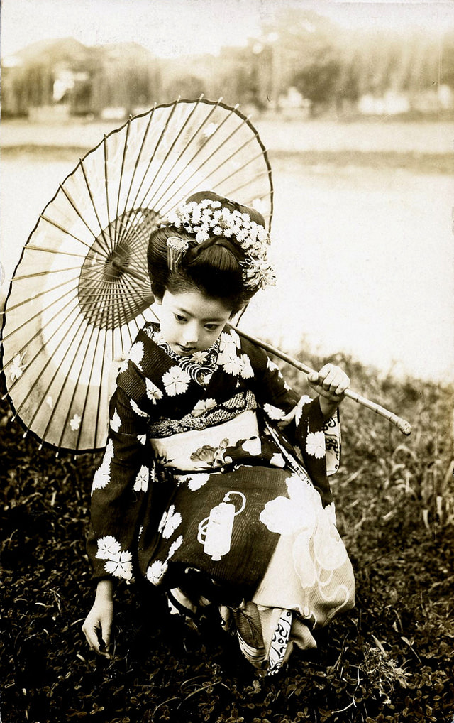 Young Maiko girl, 1920s