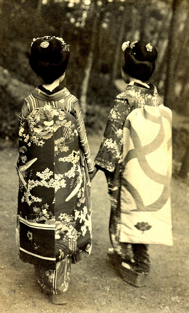 Beautiful Japanese girls going out for a walk, 1910s