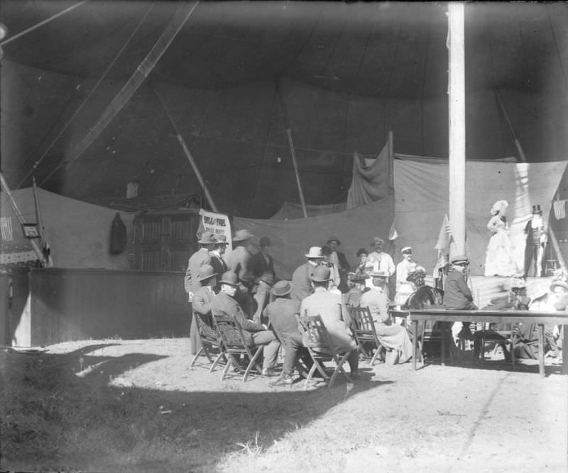 Diner booth, 1898