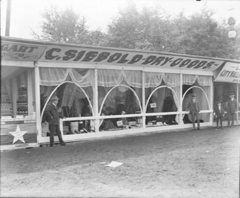 Siebold Dry Goods booth, 1898