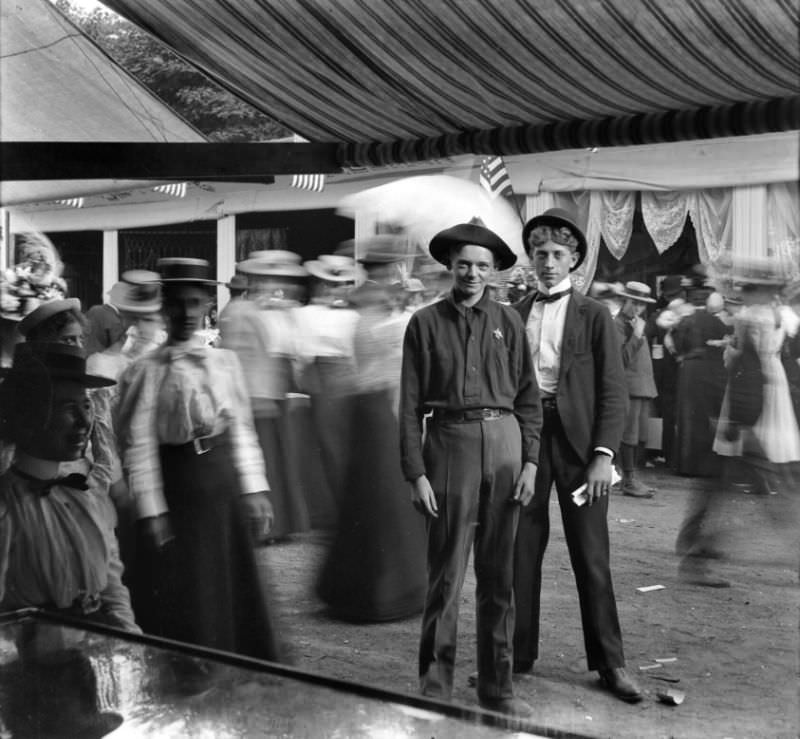 Spectators street fair, 1898