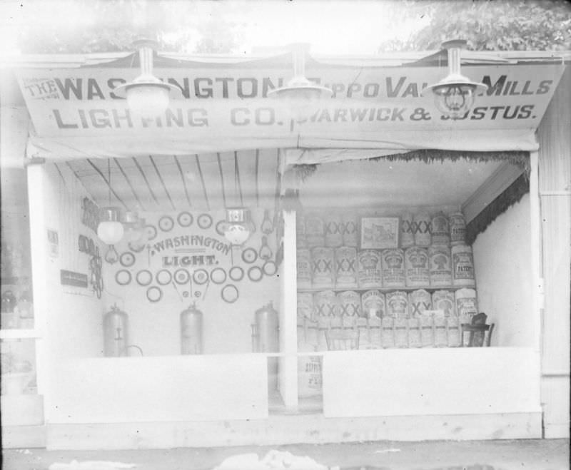 Washington Lightg & Sippo booth, 1898