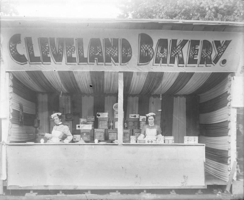 Cleveland Bakery booth, 1898