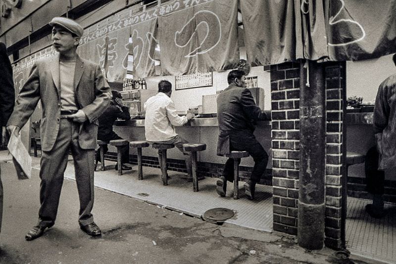 Fascinating Vintage Photos Reflect Life in 1970s Osaka