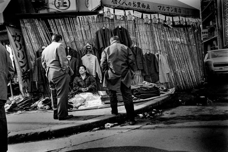 Fascinating Vintage Photos Reflect Life in 1970s Osaka