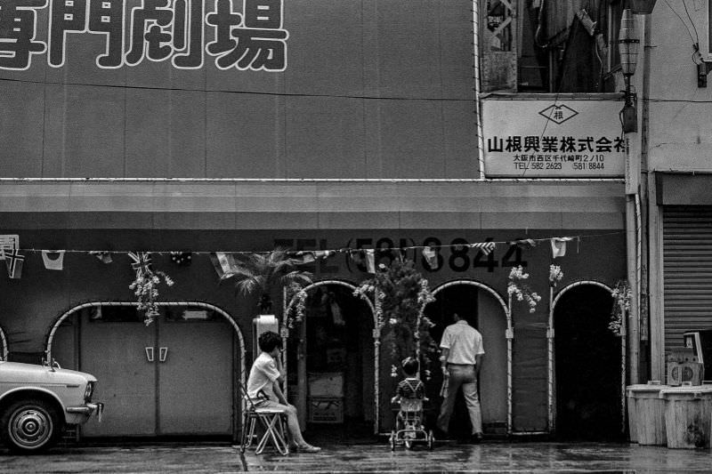 Fascinating Vintage Photos Reflect Life in 1970s Osaka