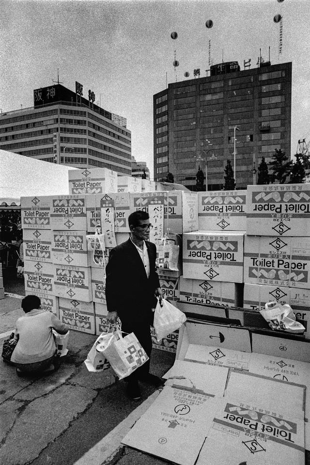 Fascinating Vintage Photos Reflect Life in 1970s Osaka