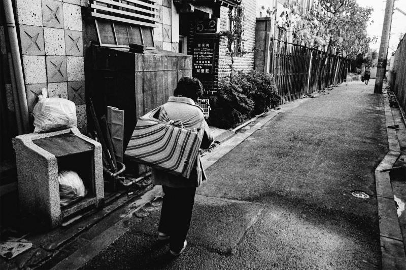 Fascinating Vintage Photos Reflect Life in 1970s Osaka